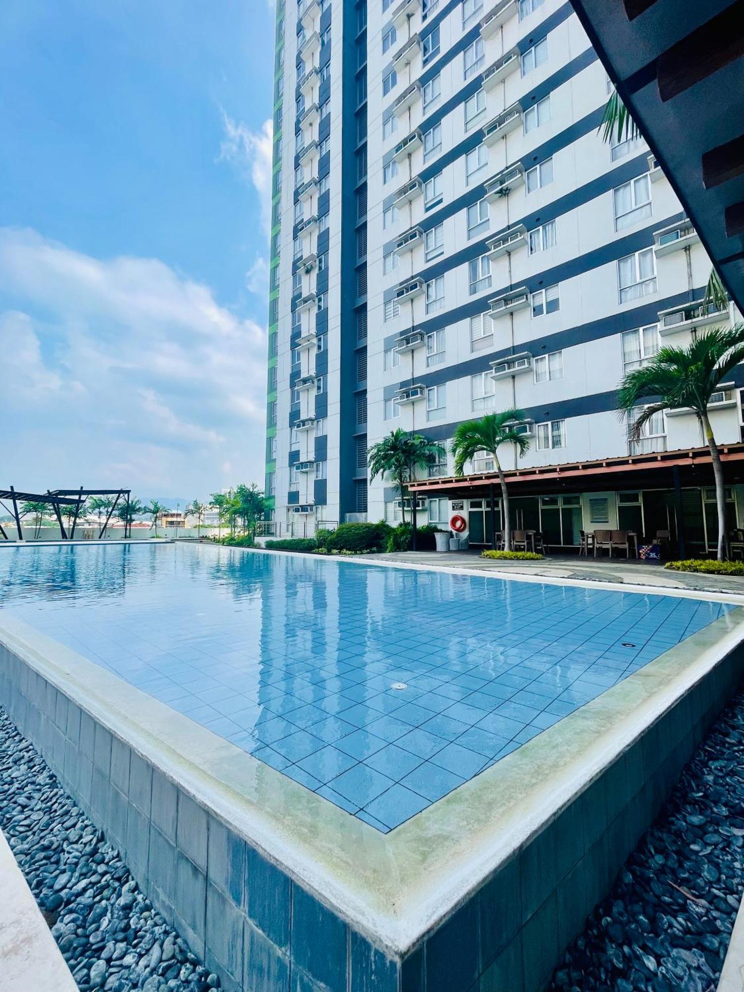 2-Bedroom Condo Unit With Balcony At Centrio Tower Beside Ayala Centrio Mall Downtown Cdo Cagayan de Oro Esterno foto