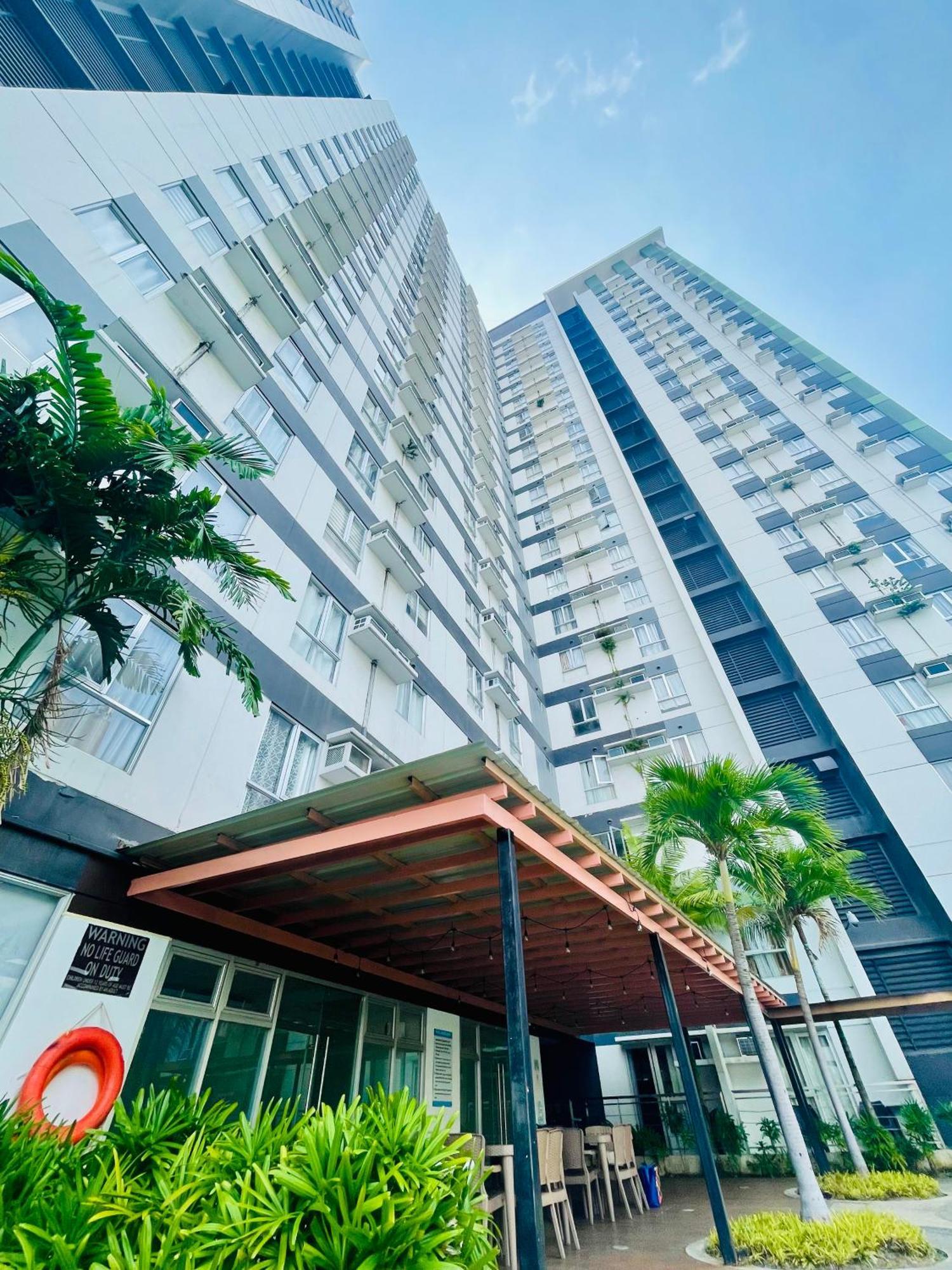 2-Bedroom Condo Unit With Balcony At Centrio Tower Beside Ayala Centrio Mall Downtown Cdo Cagayan de Oro Esterno foto