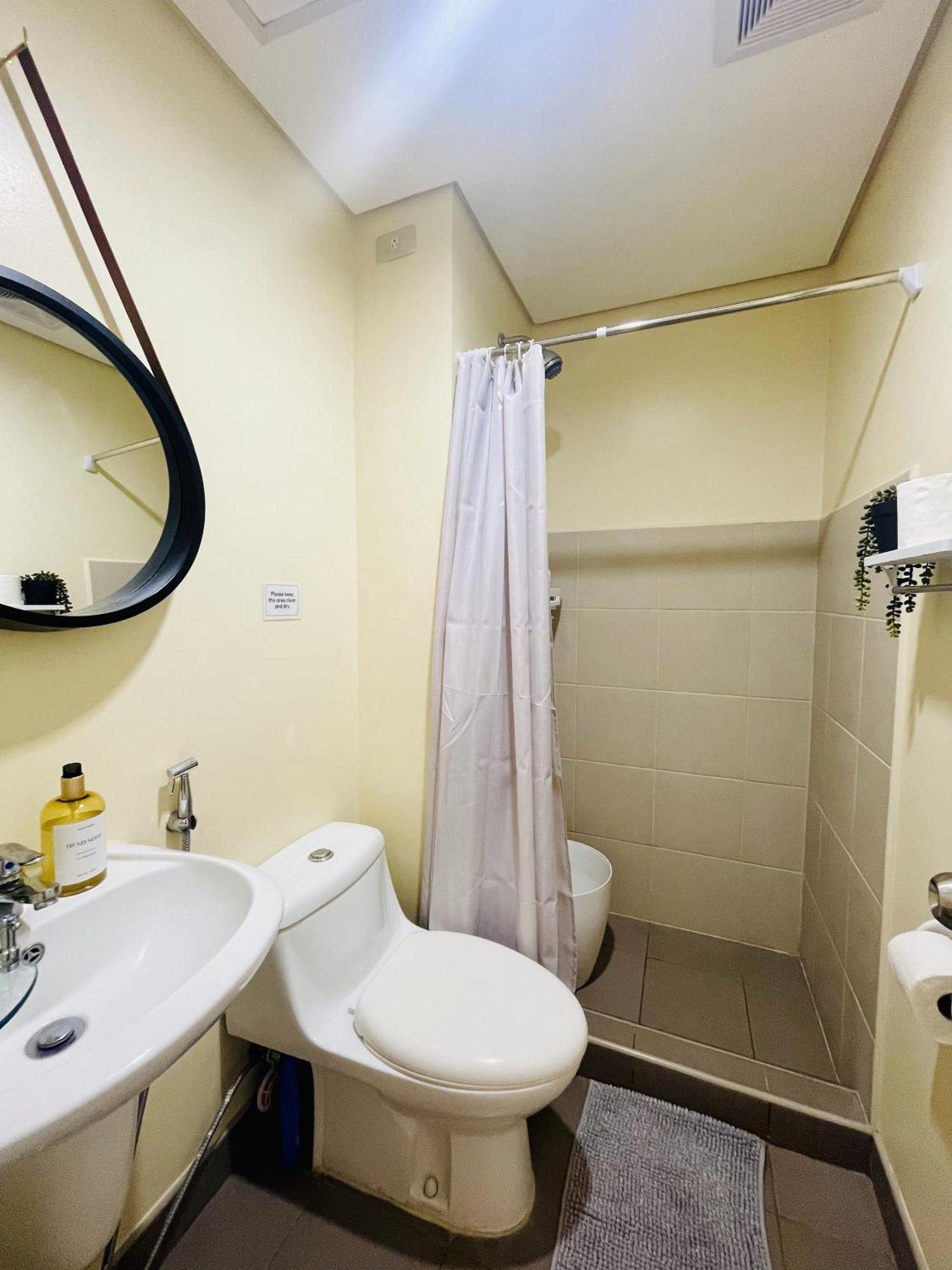2-Bedroom Condo Unit With Balcony At Centrio Tower Beside Ayala Centrio Mall Downtown Cdo Cagayan de Oro Esterno foto