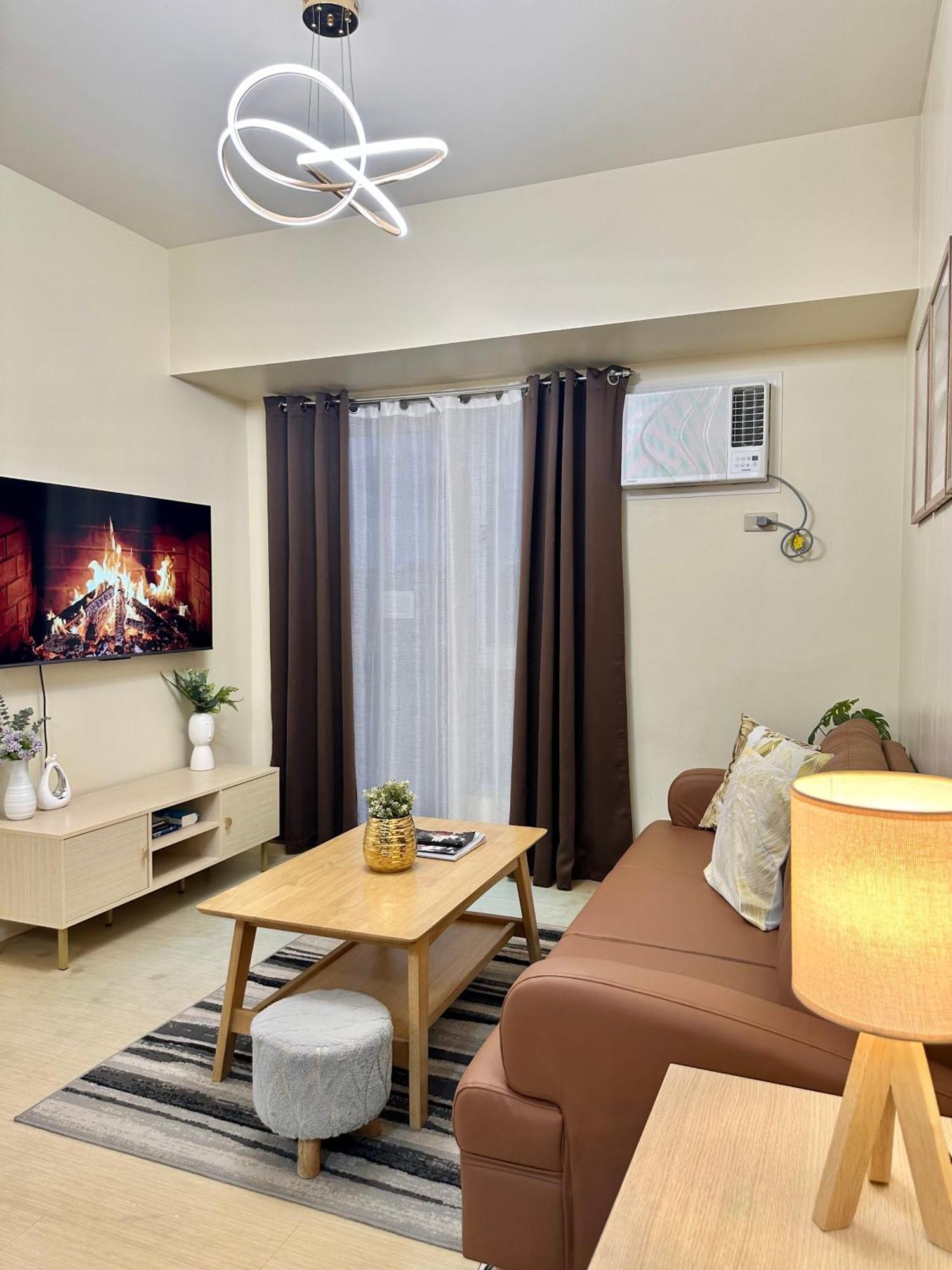 2-Bedroom Condo Unit With Balcony At Centrio Tower Beside Ayala Centrio Mall Downtown Cdo Cagayan de Oro Esterno foto