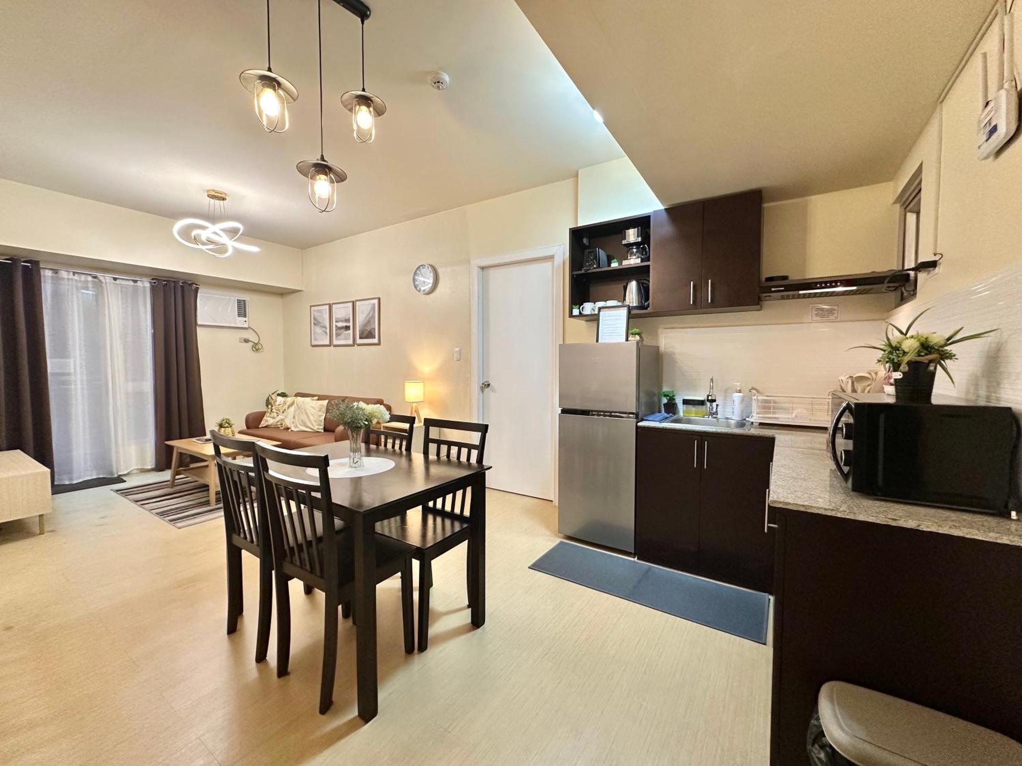 2-Bedroom Condo Unit With Balcony At Centrio Tower Beside Ayala Centrio Mall Downtown Cdo Cagayan de Oro Esterno foto