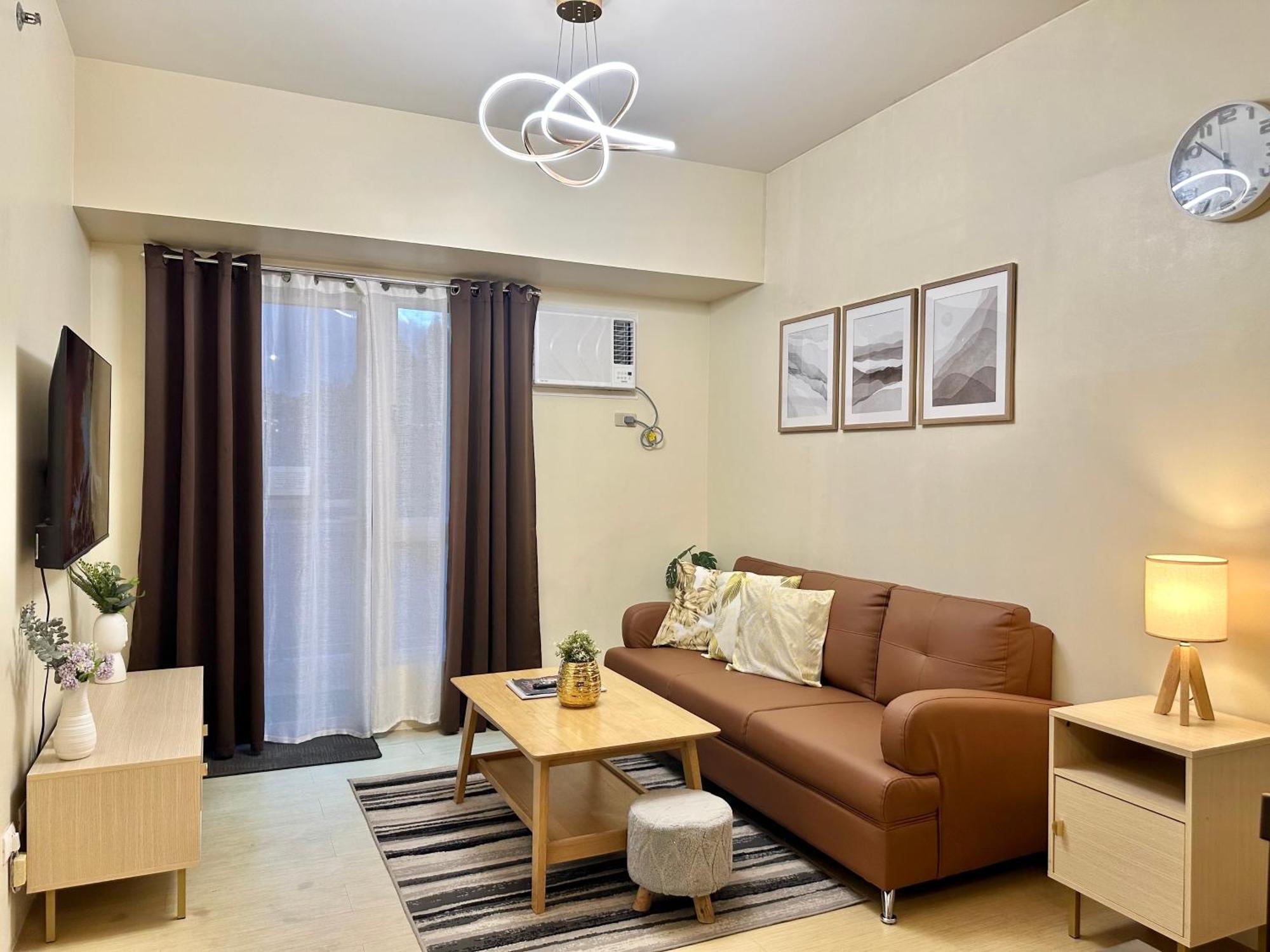 2-Bedroom Condo Unit With Balcony At Centrio Tower Beside Ayala Centrio Mall Downtown Cdo Cagayan de Oro Esterno foto