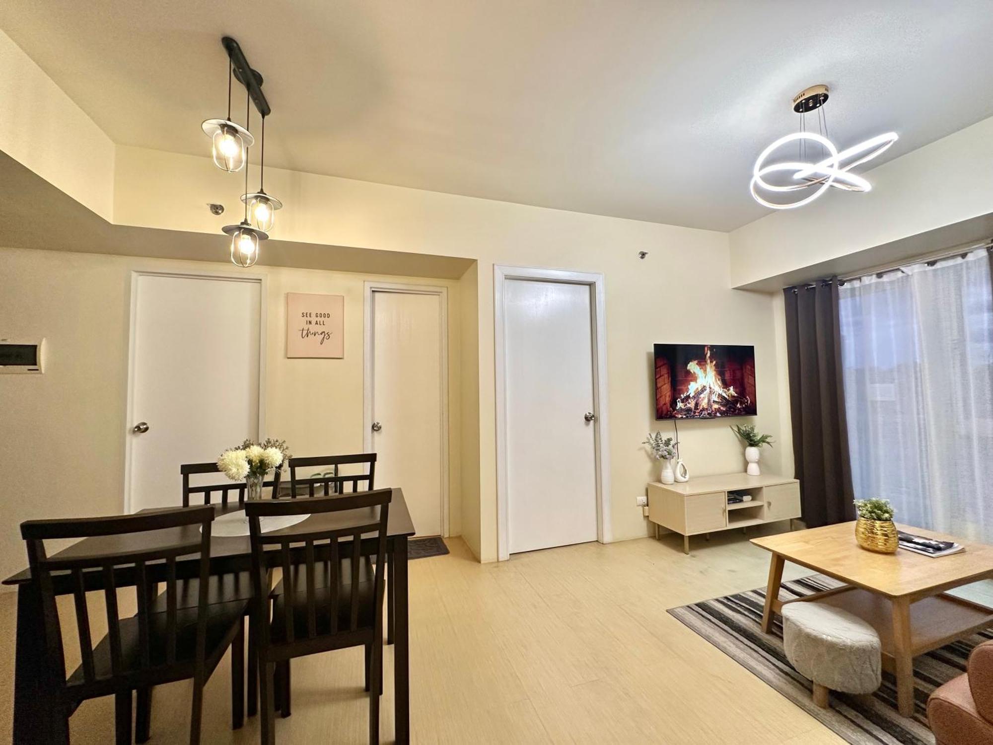 2-Bedroom Condo Unit With Balcony At Centrio Tower Beside Ayala Centrio Mall Downtown Cdo Cagayan de Oro Esterno foto