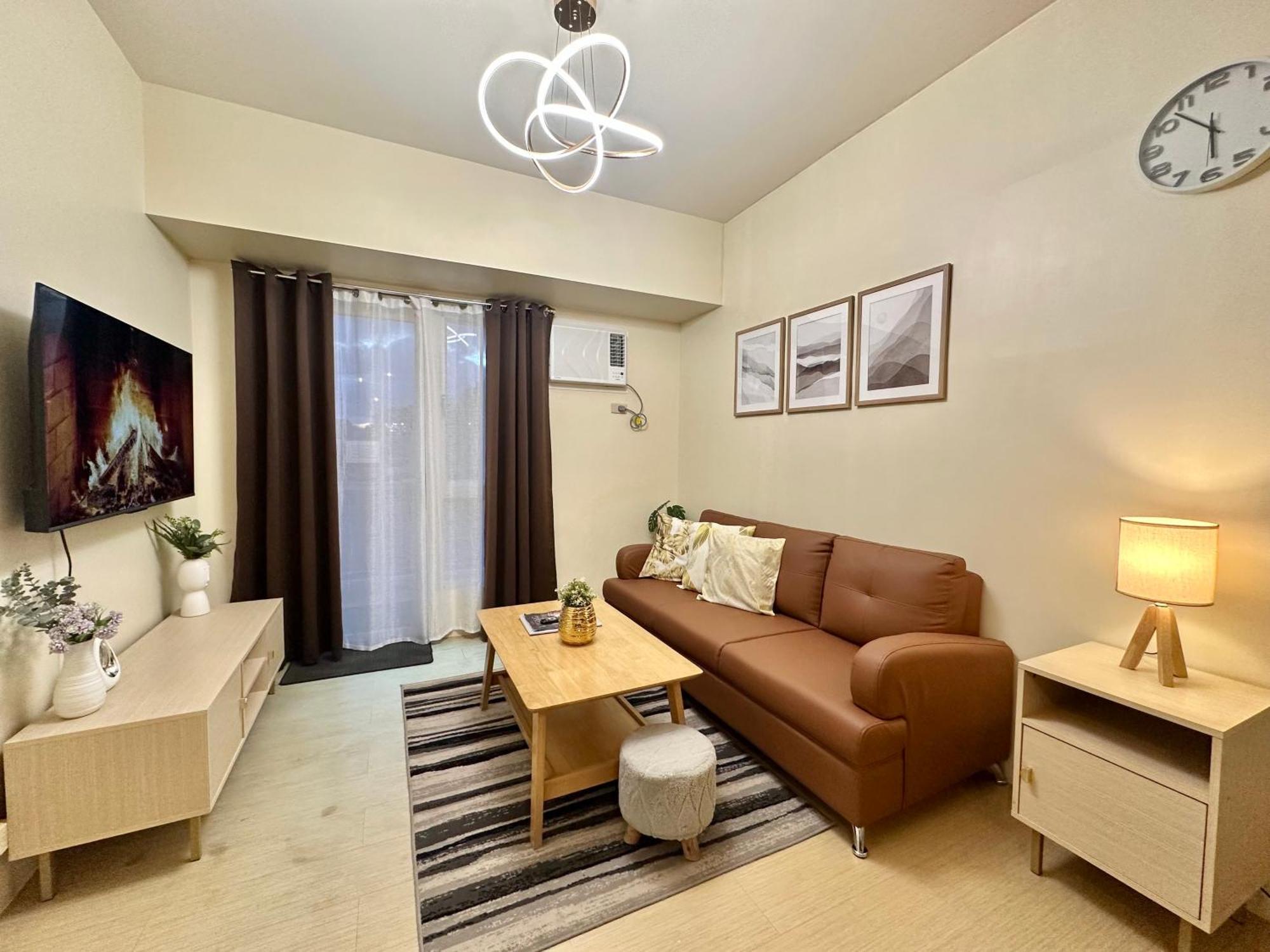 2-Bedroom Condo Unit With Balcony At Centrio Tower Beside Ayala Centrio Mall Downtown Cdo Cagayan de Oro Esterno foto