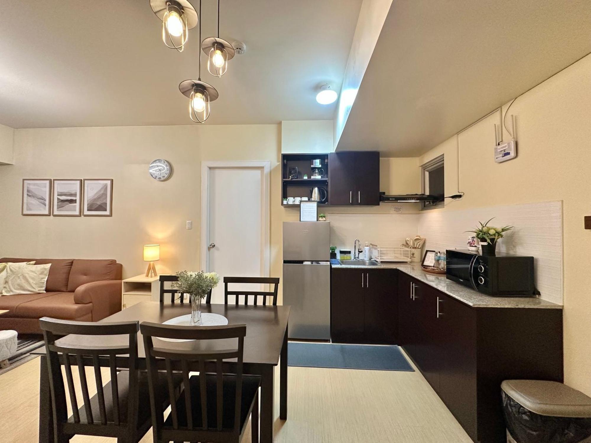 2-Bedroom Condo Unit With Balcony At Centrio Tower Beside Ayala Centrio Mall Downtown Cdo Cagayan de Oro Esterno foto