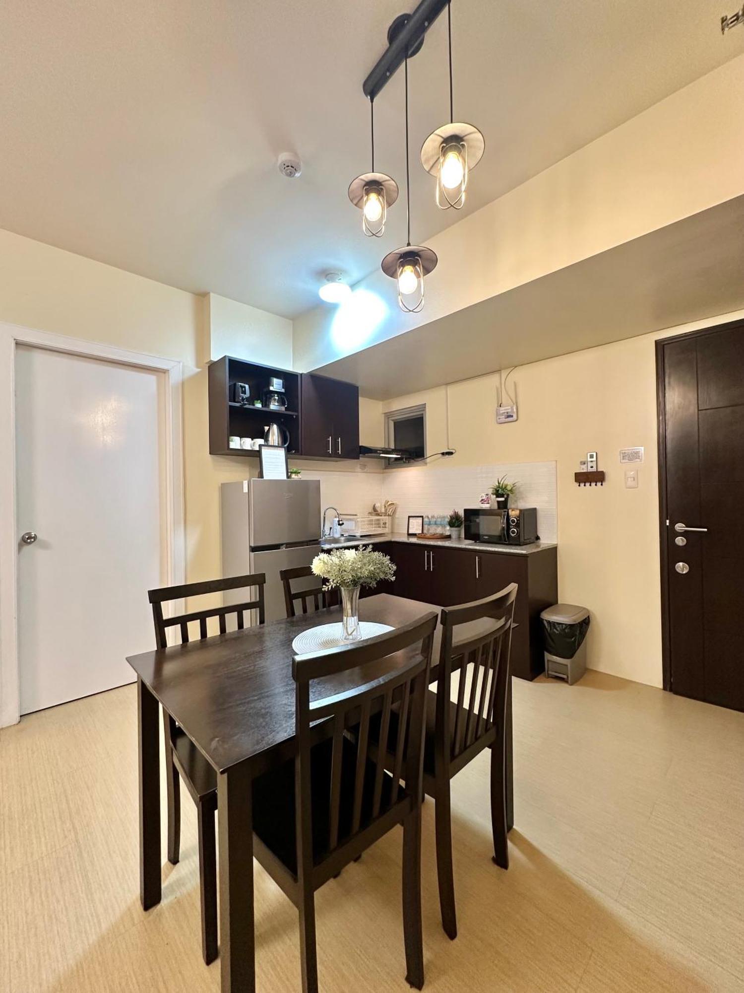 2-Bedroom Condo Unit With Balcony At Centrio Tower Beside Ayala Centrio Mall Downtown Cdo Cagayan de Oro Esterno foto